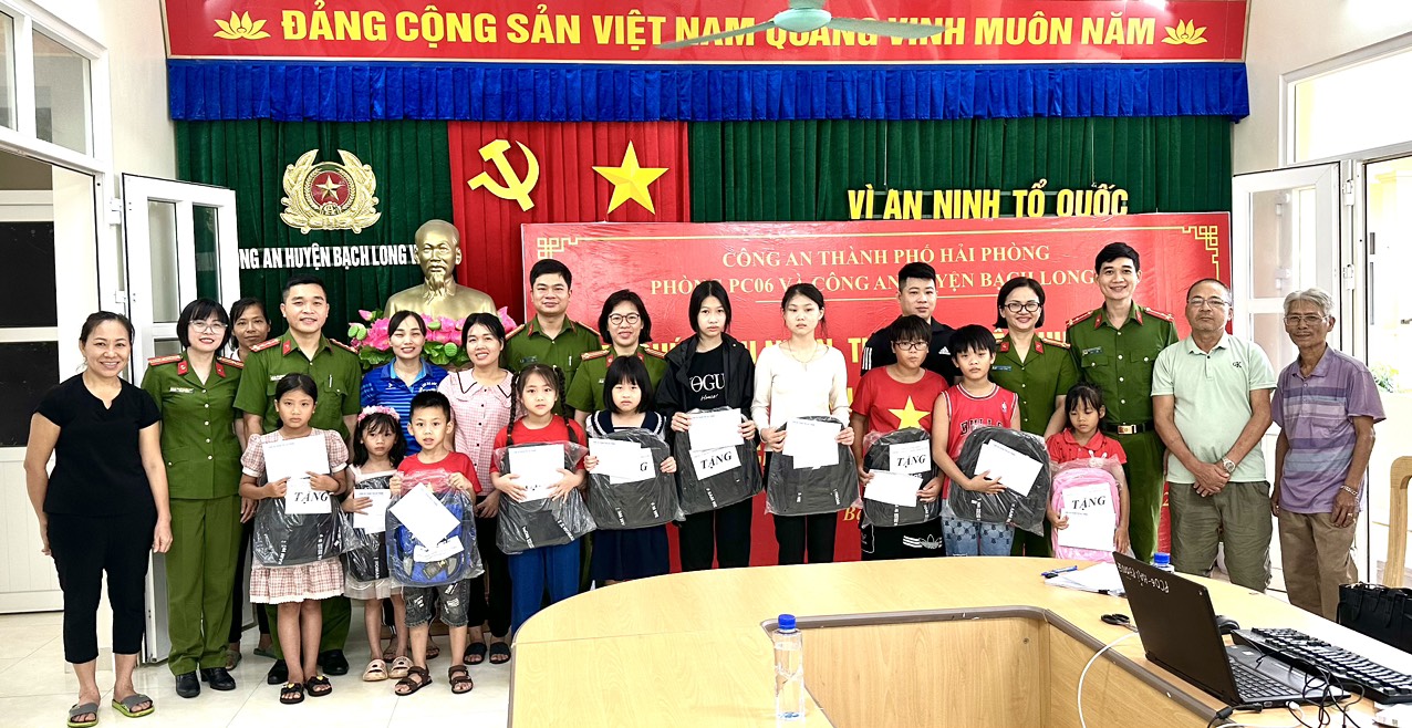 Phòng Cảnh sát QLHC về TTXH – CATP: Ý nghĩa hành trình ra thăm và công tác tại huyện đảo Bạch Long Vĩ